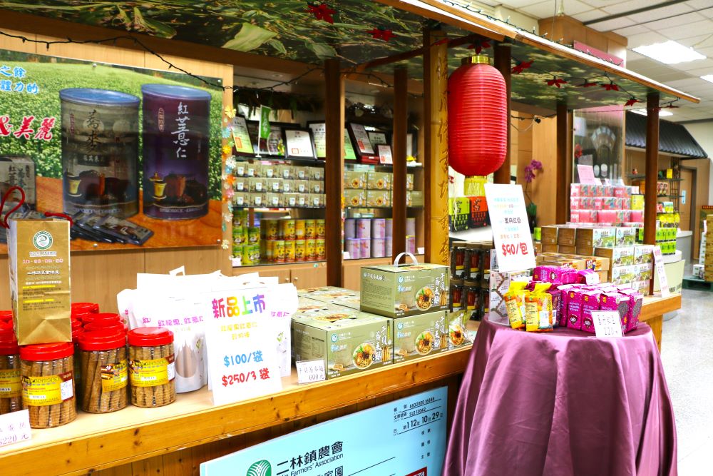 二林農會研發多款蕎麥、紅薏仁產品，是農民直銷站的長銷品項。