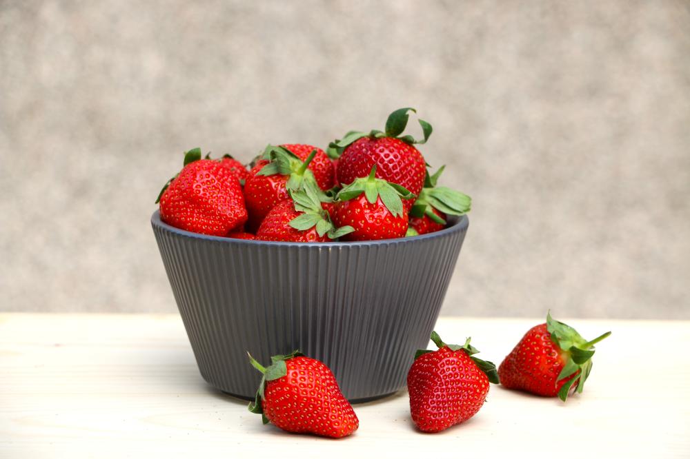 每日最好至少攝取一份橘黃紅色系水果，如草莓、紅龍果等。
