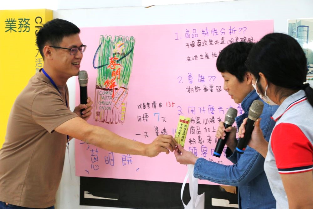 透過培訓，食農教育士更能在農民直銷站傳達臺灣農產品的美好與魅力。