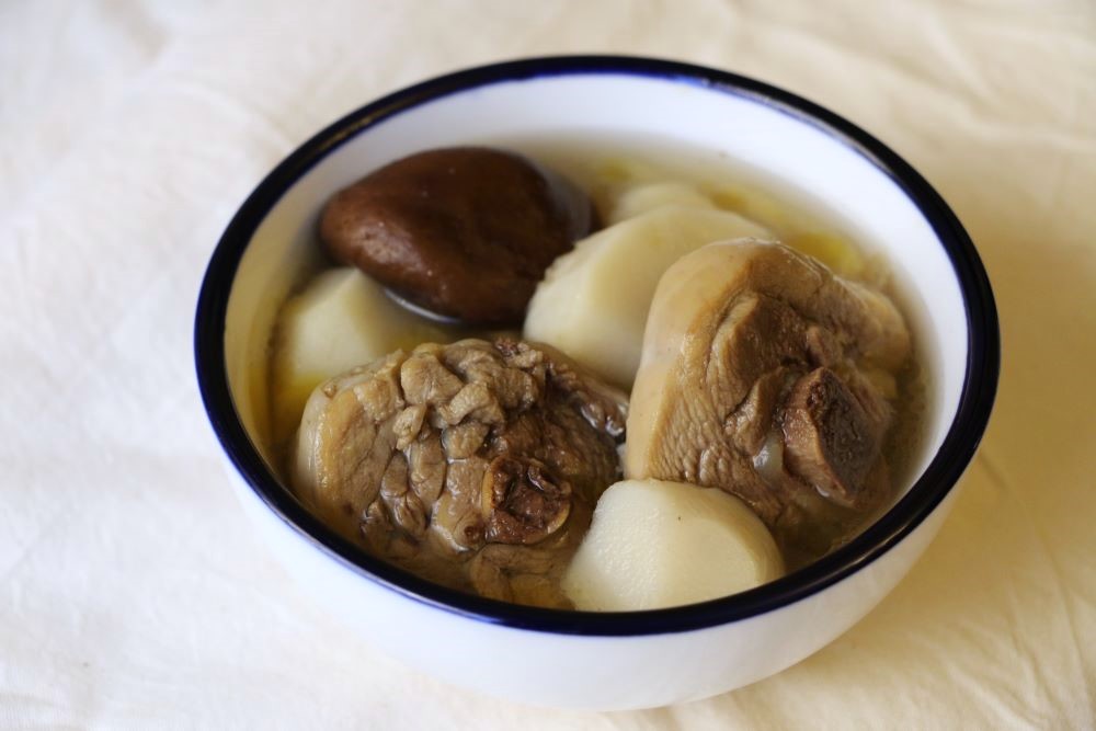 五股農會當季推出竹筍香菇雞湯組，主婦可以輕鬆料理。