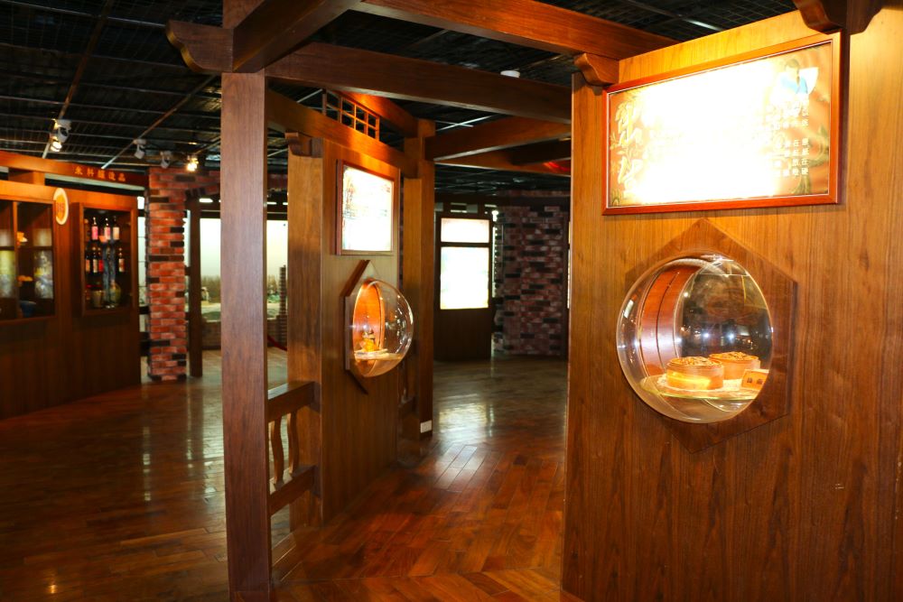 「稻米文化館」館內展示百種稻米品種，以及食米的各種應用